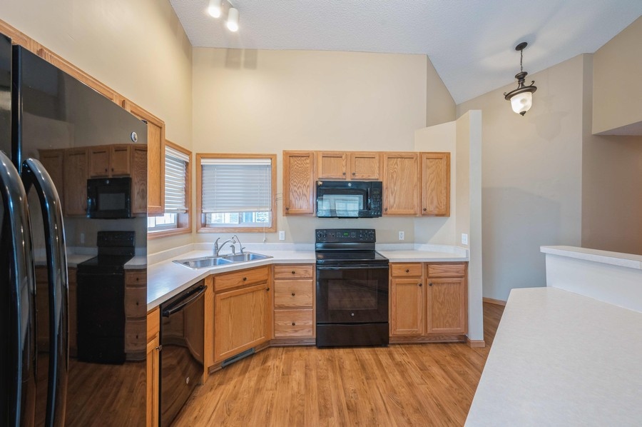 townhome for sale in delano shcools
