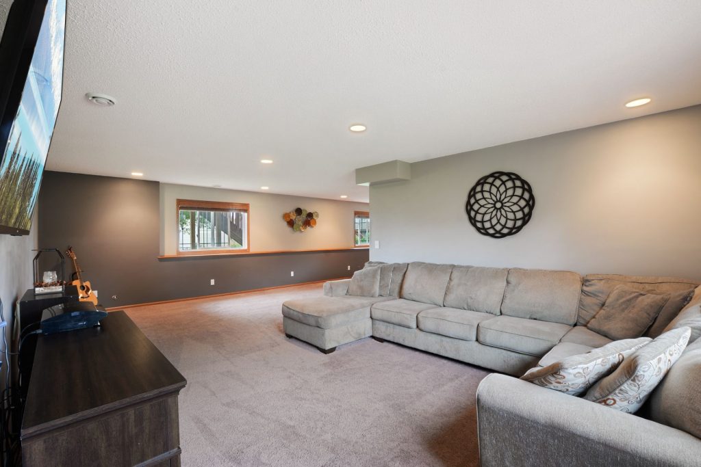 derrick monroe groups listings